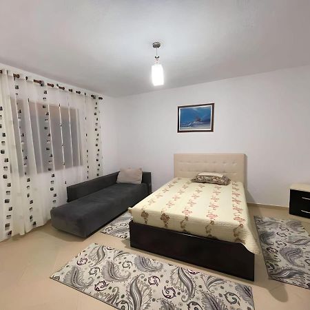 Guri Guest House Pogradec Buitenkant foto