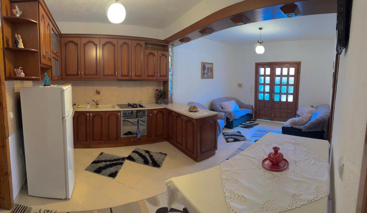 Guri Guest House Pogradec Buitenkant foto