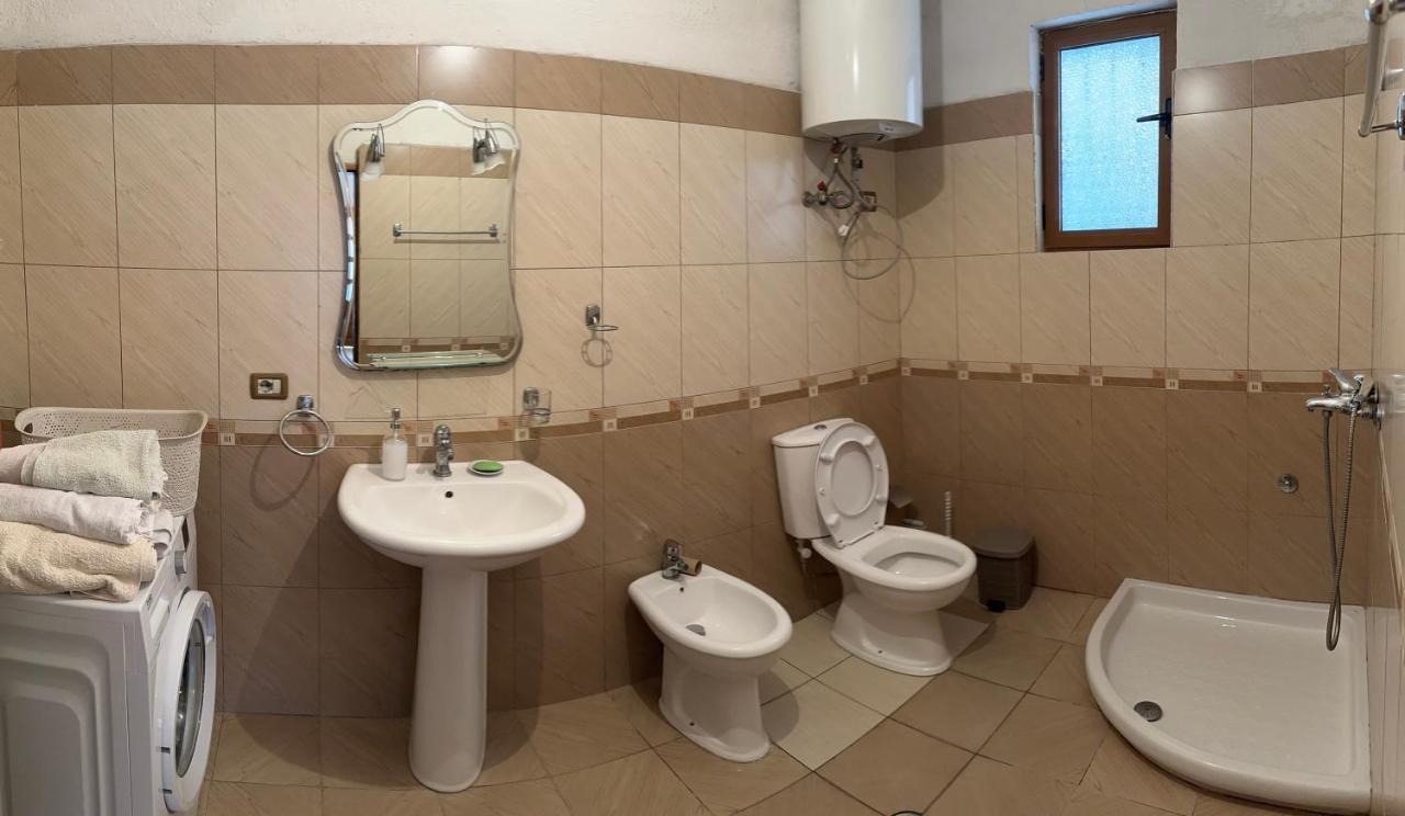 Guri Guest House Pogradec Buitenkant foto