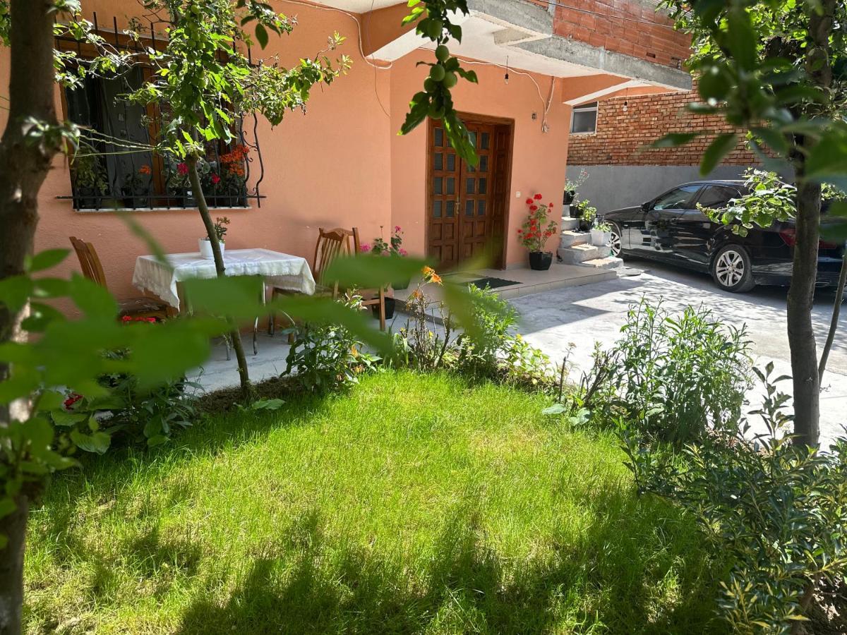 Guri Guest House Pogradec Buitenkant foto