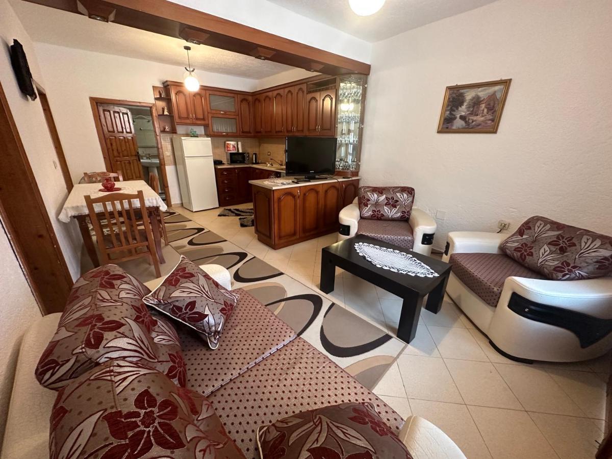 Guri Guest House Pogradec Buitenkant foto